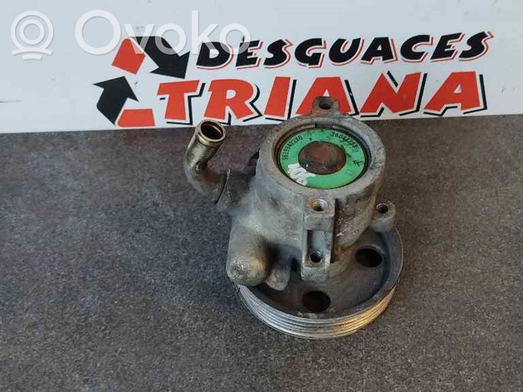 Peugeot 106 Ohjaustehostimen pumppu 