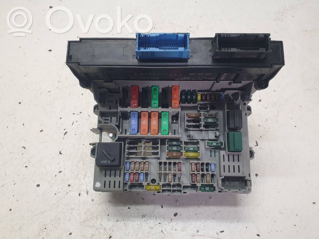 Fuse box set   6906624