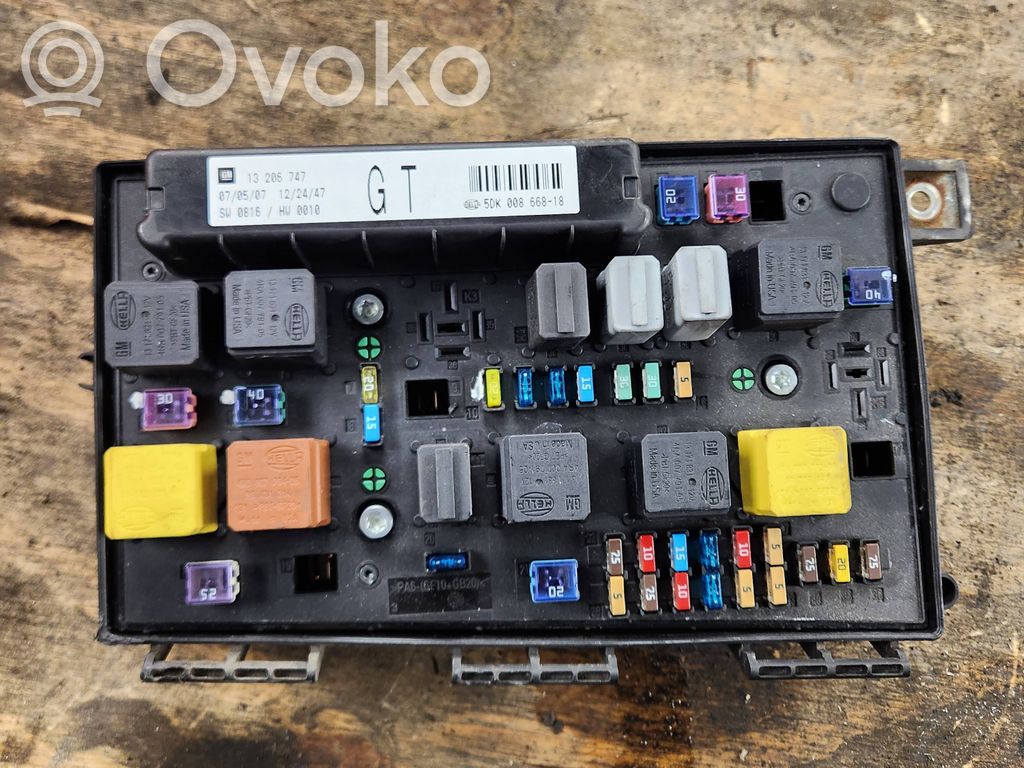 Opel Astra H Módulo de fusible 