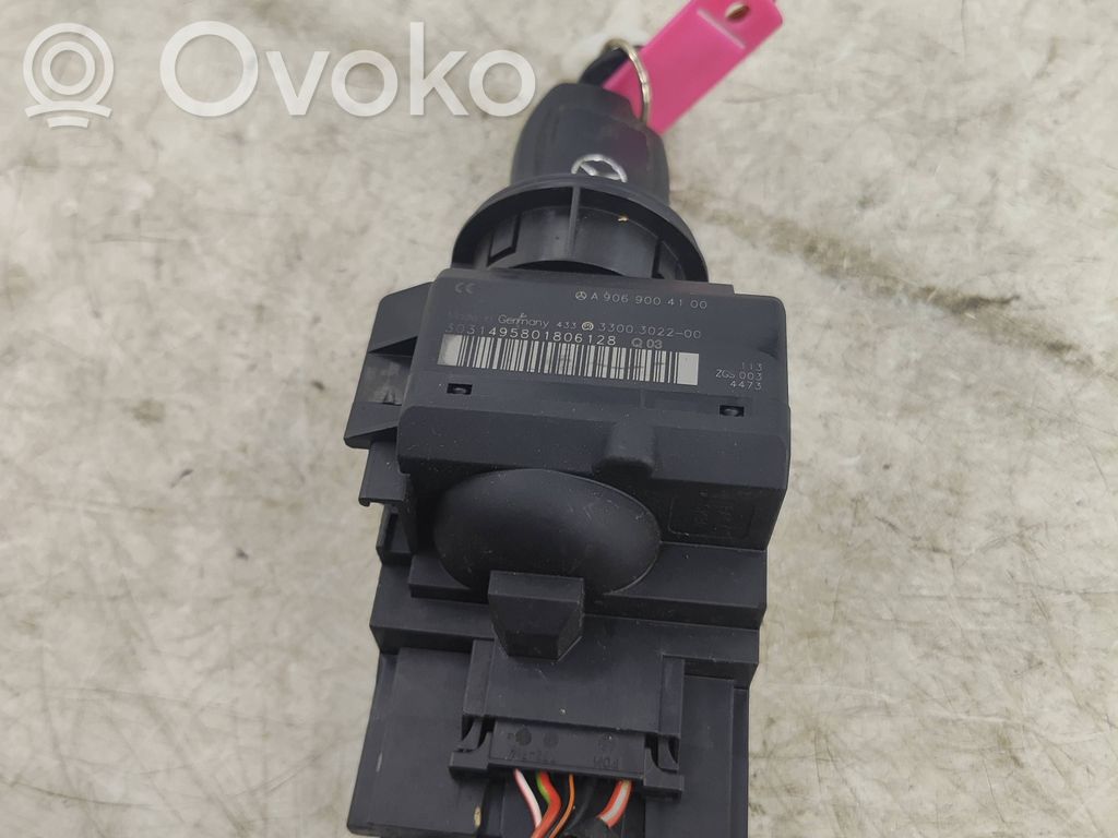 Komputer / Sterownik ECU i komplet kluczy   A9069004100,3300302200,3031495801806128