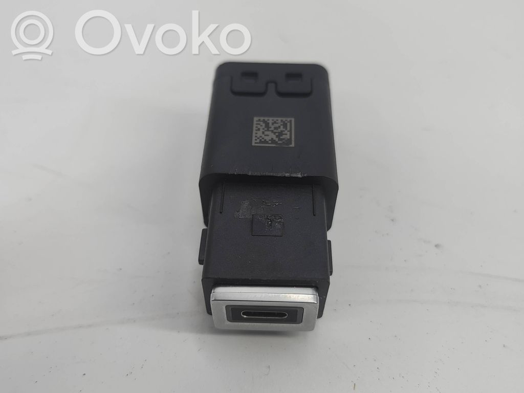 Peugeot 2008 II USB socket connector 