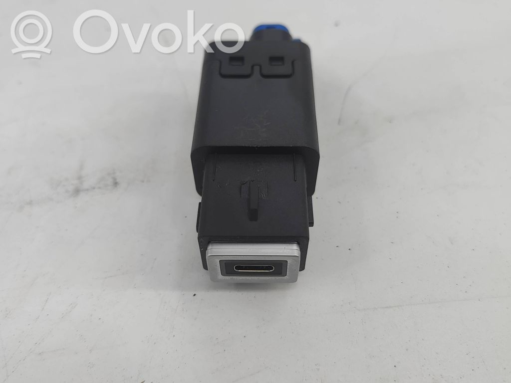 Peugeot 2008 II USB socket connector 
