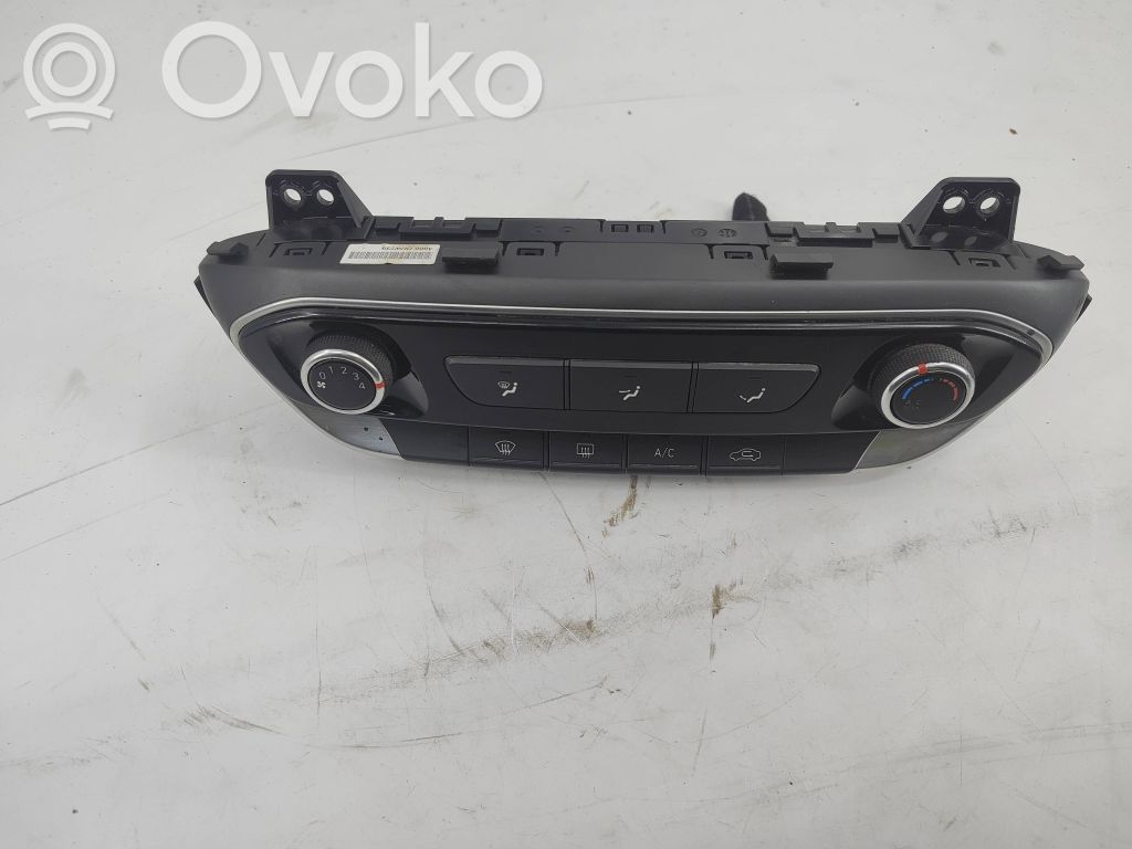 Hyundai i30 Climate control unit 