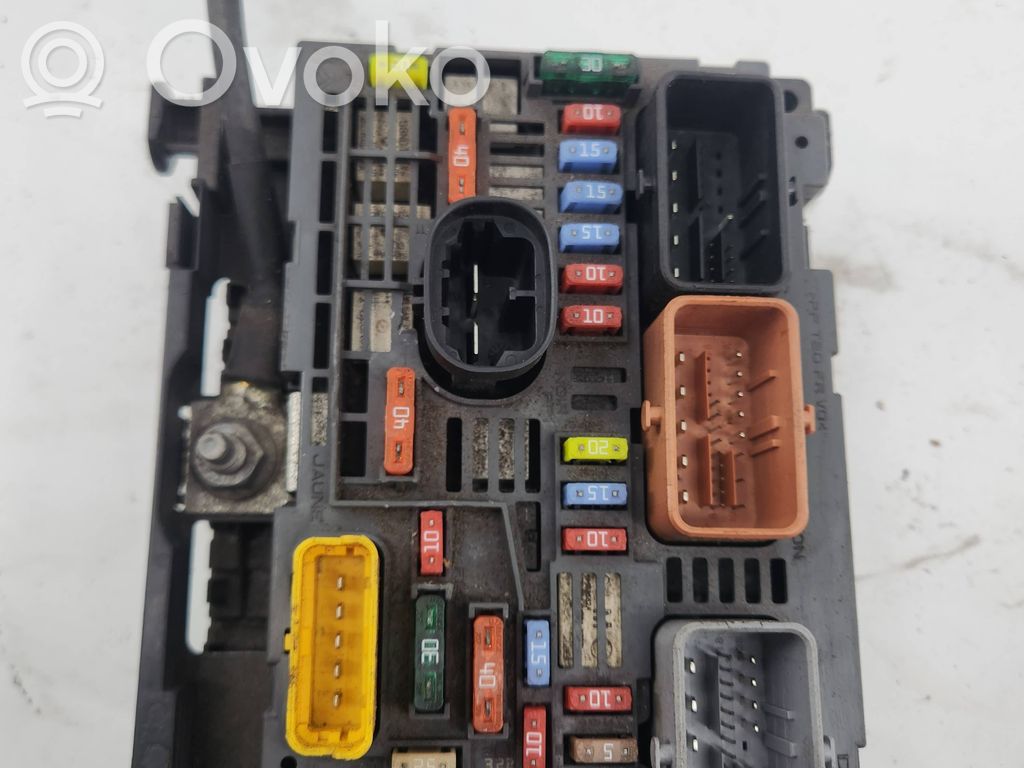 Peugeot 3008 I Fuse module 