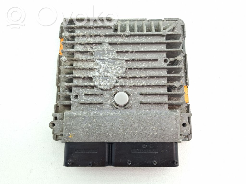 Volkswagen Golf VI Engine control unit/module 