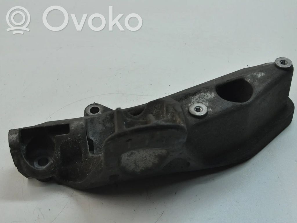 Variklio tvirtinimo kronšteinas   6763217