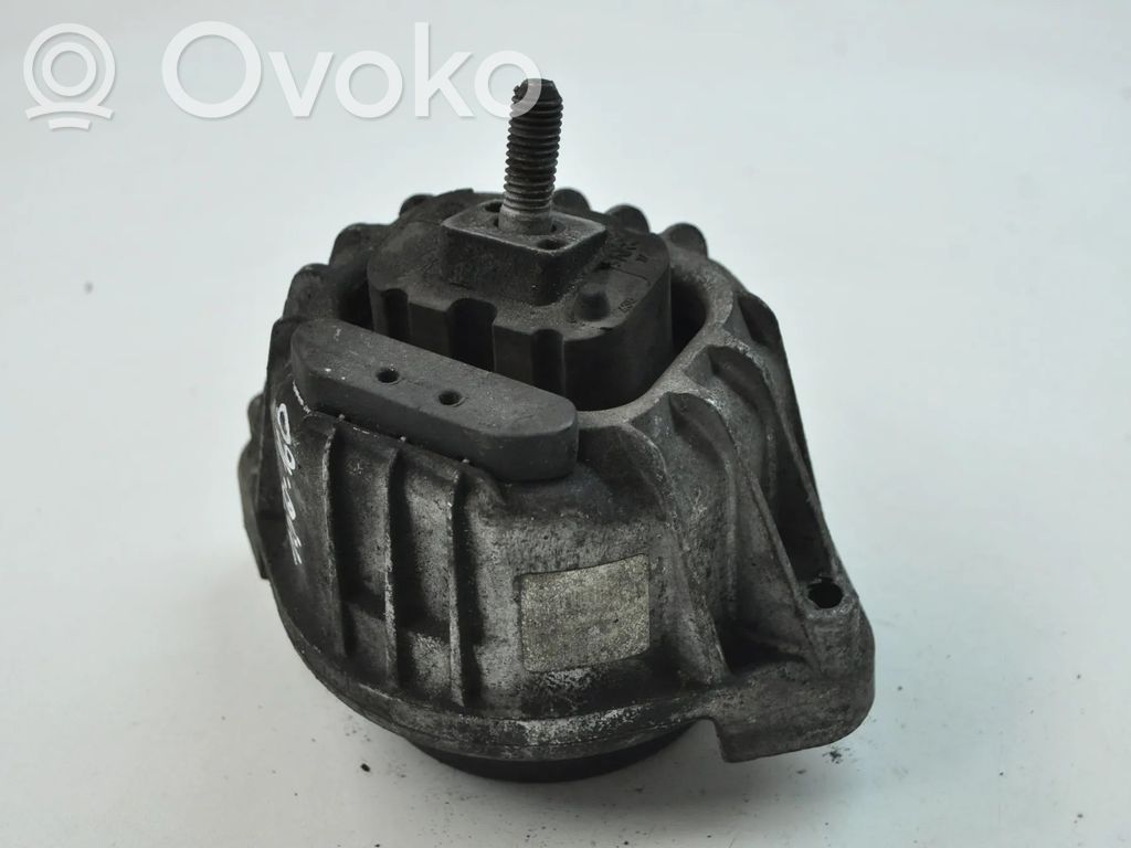 Engine mount bracket