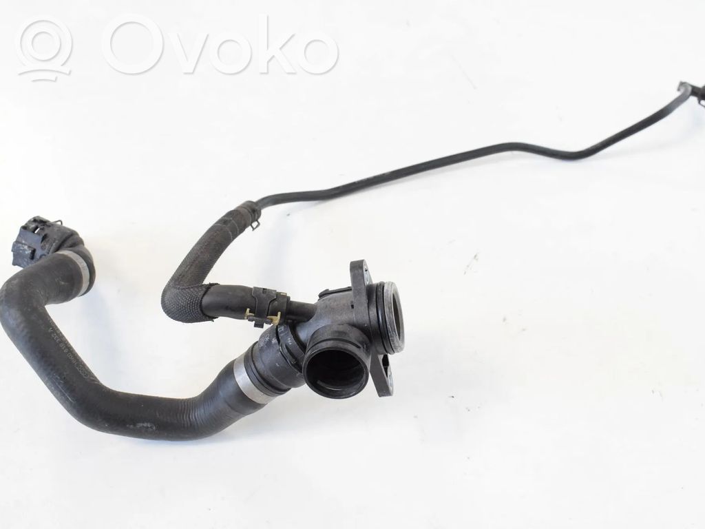 Audi A4 S4 B9 8W Engine coolant pipe/hose 