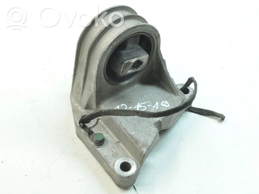 Volvo XC90 Engine mount bracket 