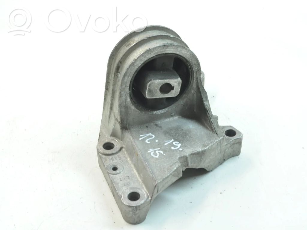Volvo XC90 Engine mount bracket 