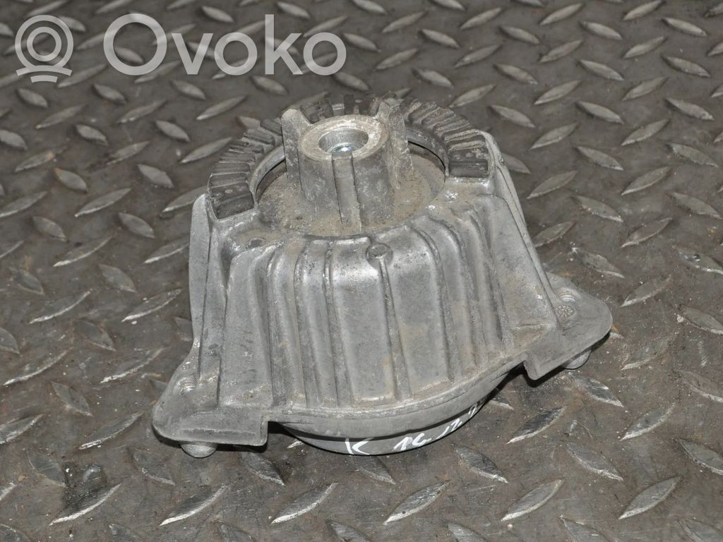 Mercedes-Benz E W212 Engine mount bracket 
