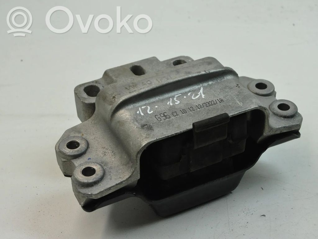 Volkswagen Golf V Engine mount bracket 