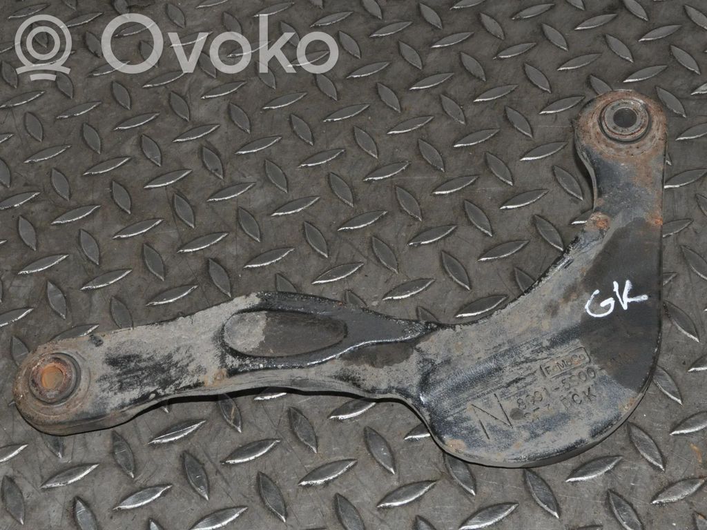 Górny wahacz tylny   8G915500VMA