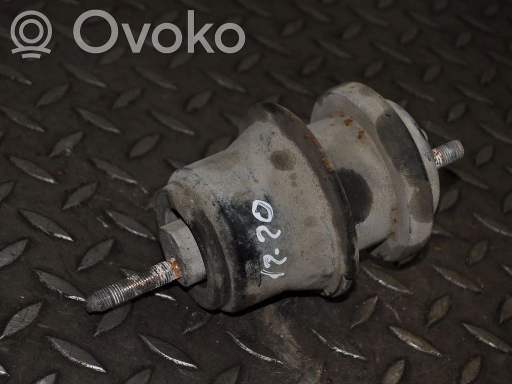 Engine mount bracket