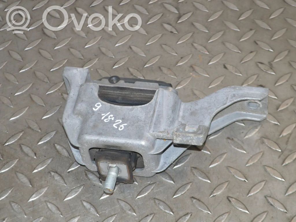 Engine mount bracket   6782374