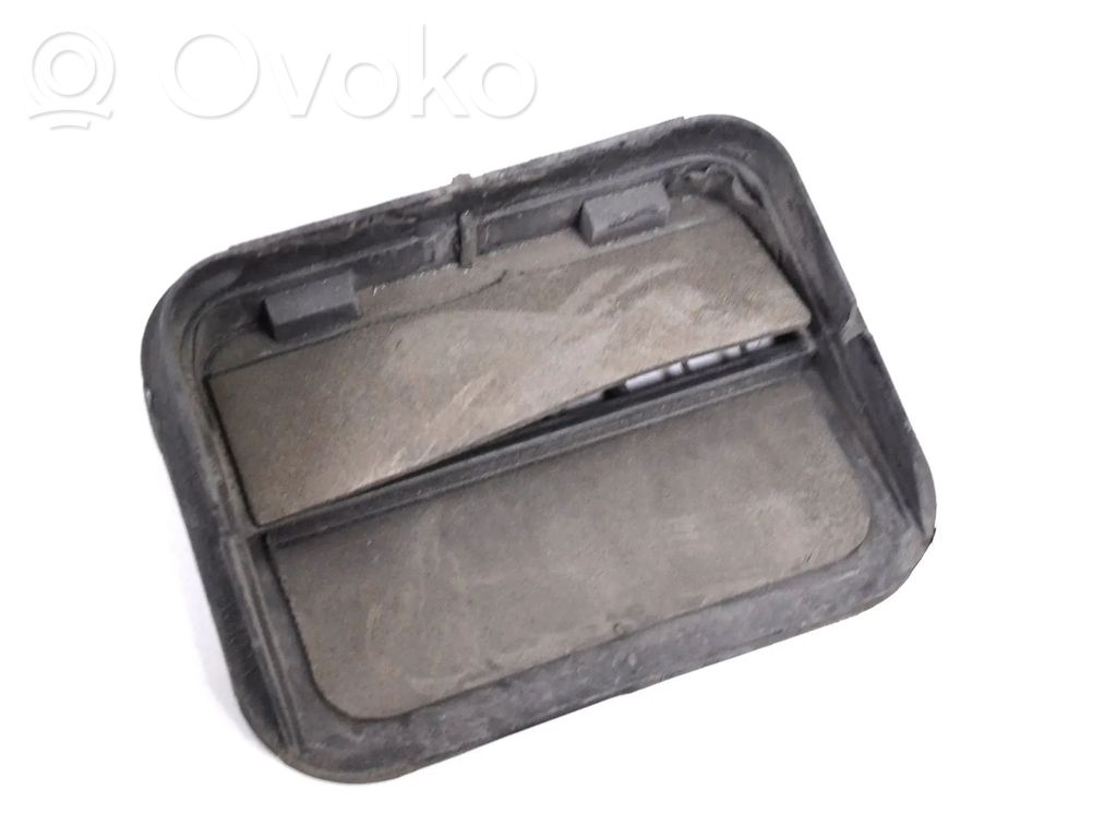 Quarter panel pressure vent   2F2AB280B62AB