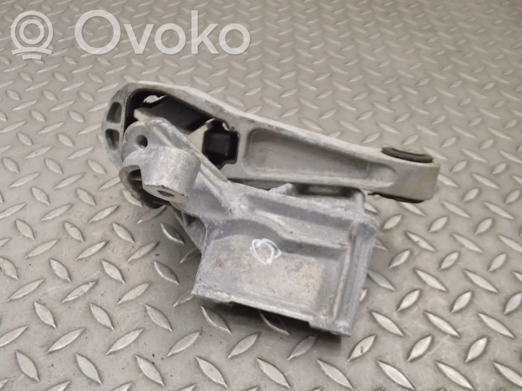 Volvo V40 Engine mount bracket 