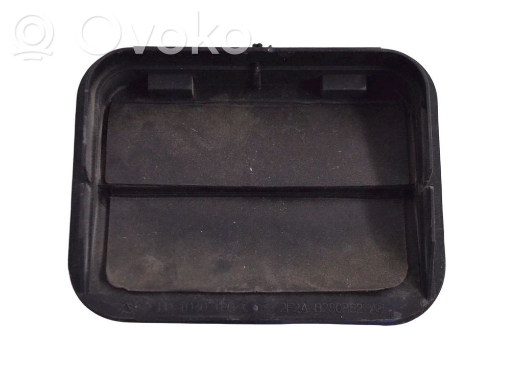Quarter panel pressure vent   2F2AB280B62AB