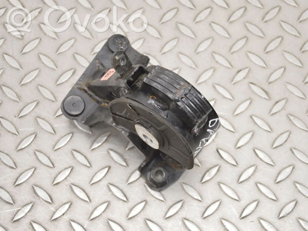 Engine mount bracket