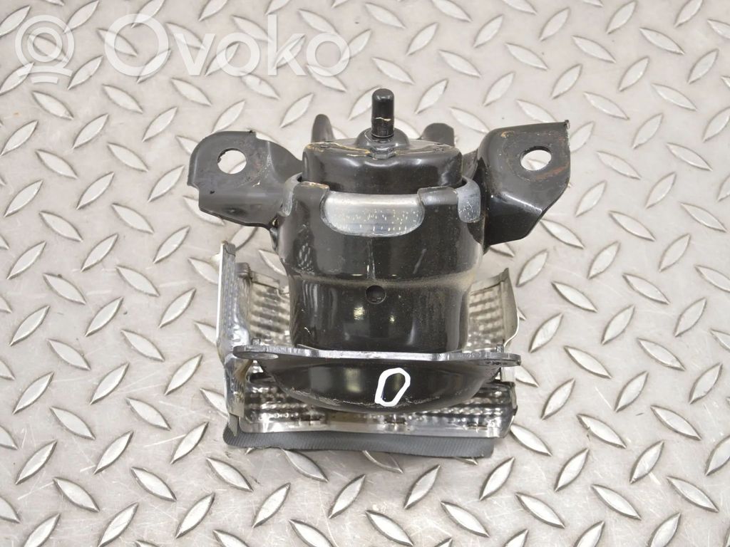 GMC Sierra 1000 Engine mount bracket 
