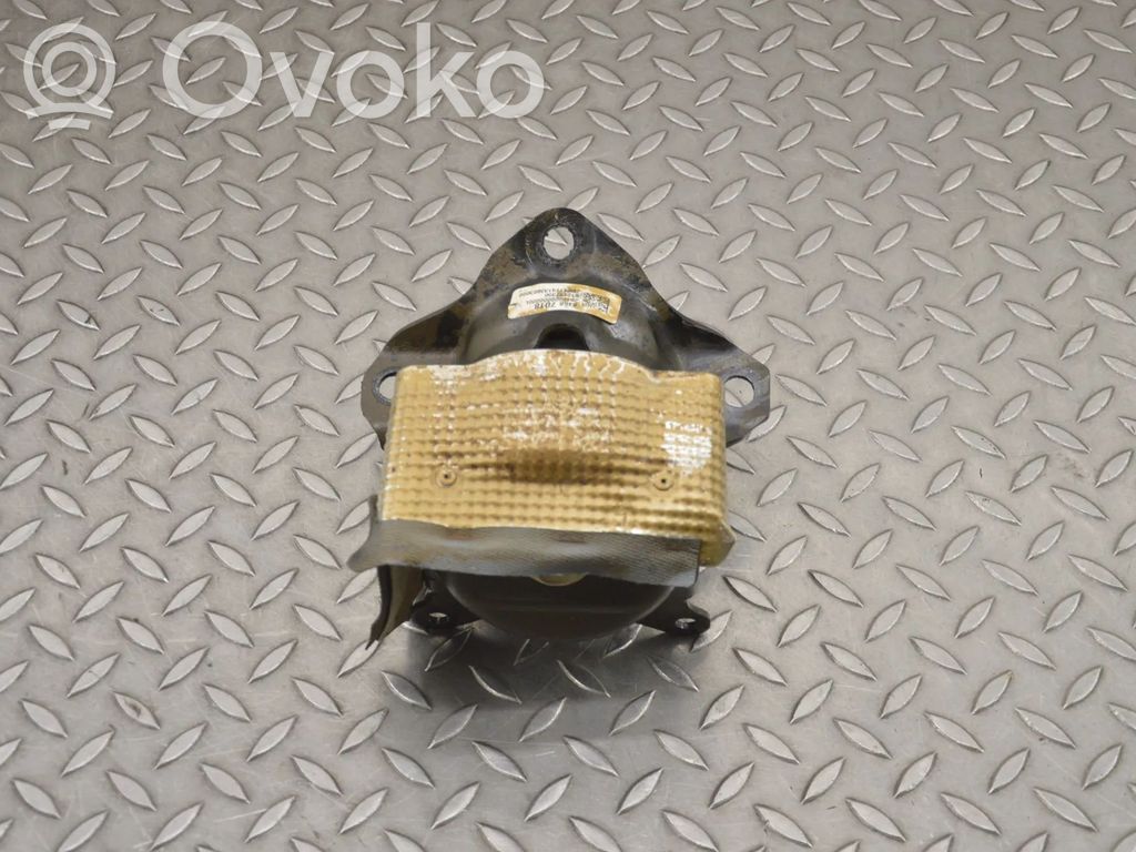 Engine mount bracket   812777350