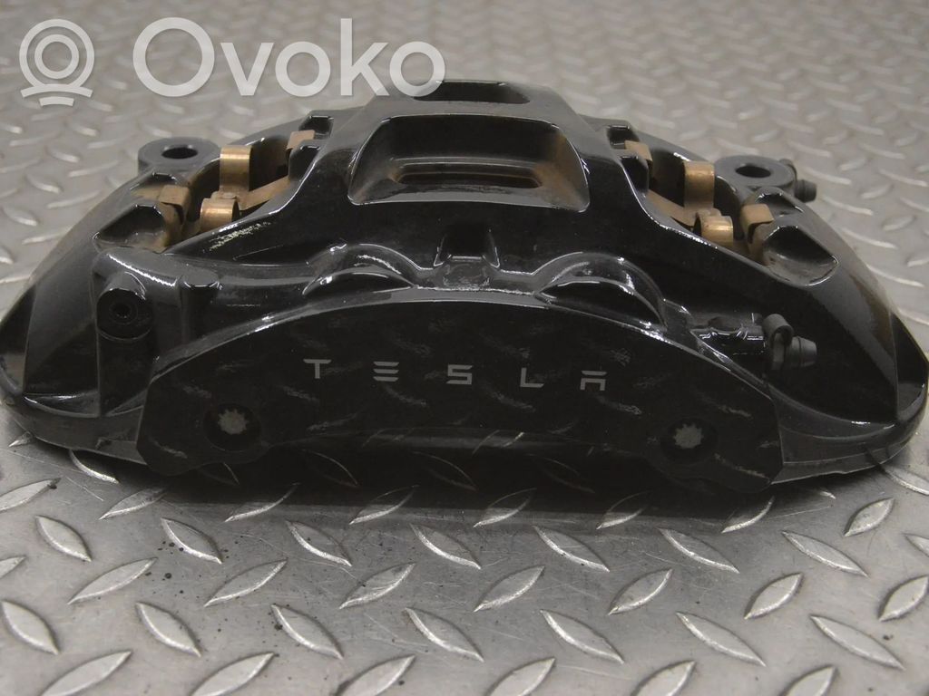 Tesla Model S Etujarrusatula 