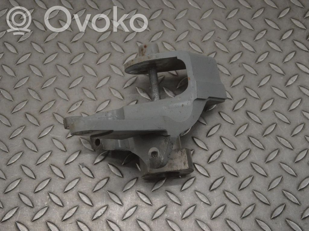 Infiniti M Y51 Engine mounting bracket 