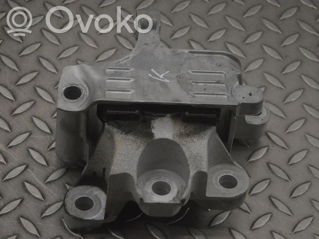 Volvo XC40 Engine mount bracket 
