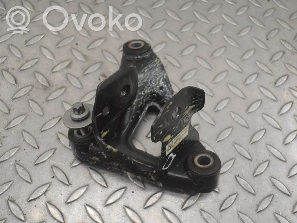 Tesla Model 3 Engine mounting bracket 