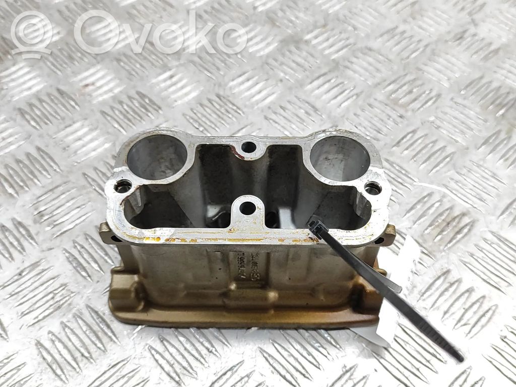 BMW 4 F32 F33 Alte piese compartiment motor 