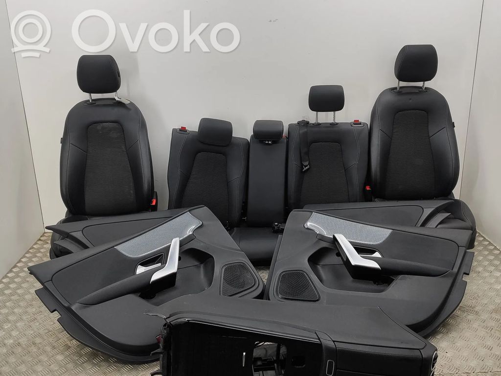 Mercedes-Benz A W177 Set de interior 