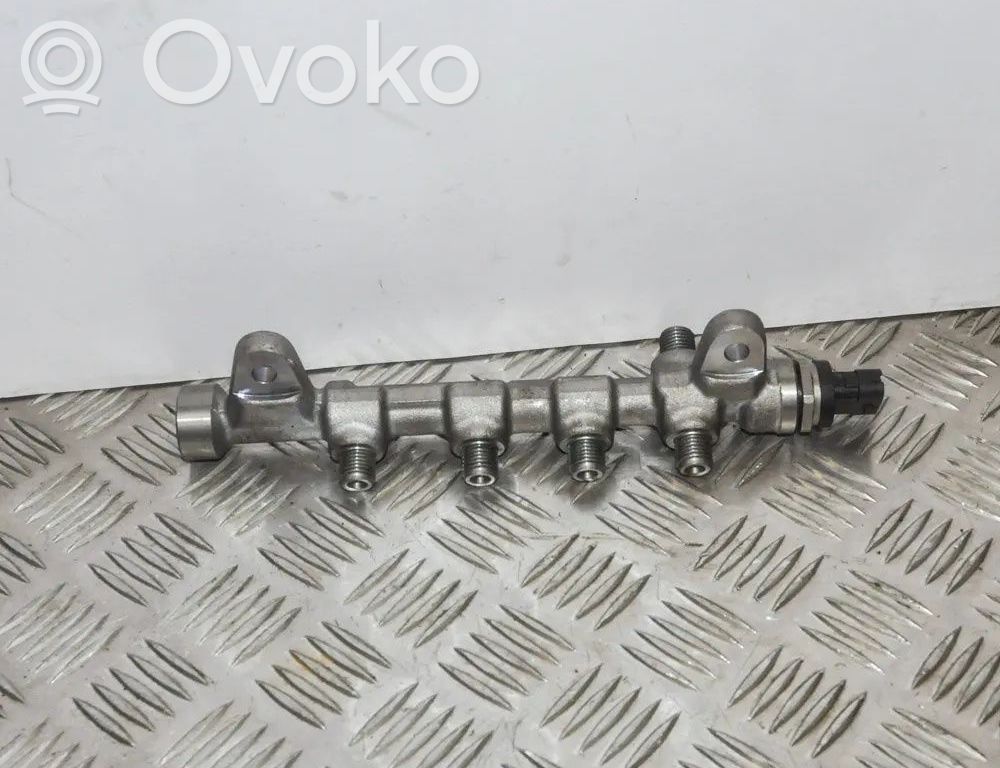 Opel Astra J Polttoainepääputki 