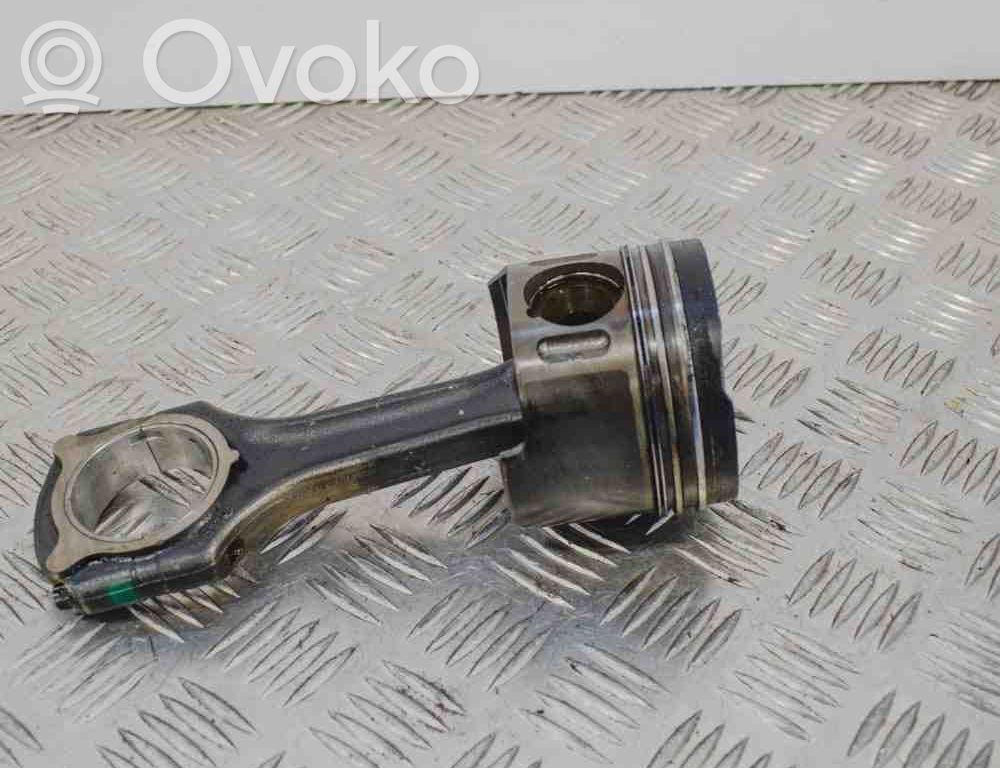 Mercedes-Benz E W210 Piston 