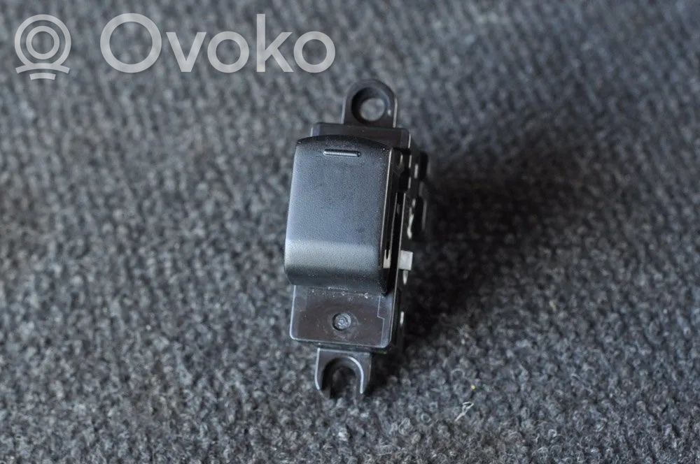 Nissan Note (E11) Electric window control switch 