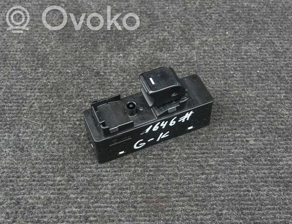 Electric window control switch   GLF266380A
