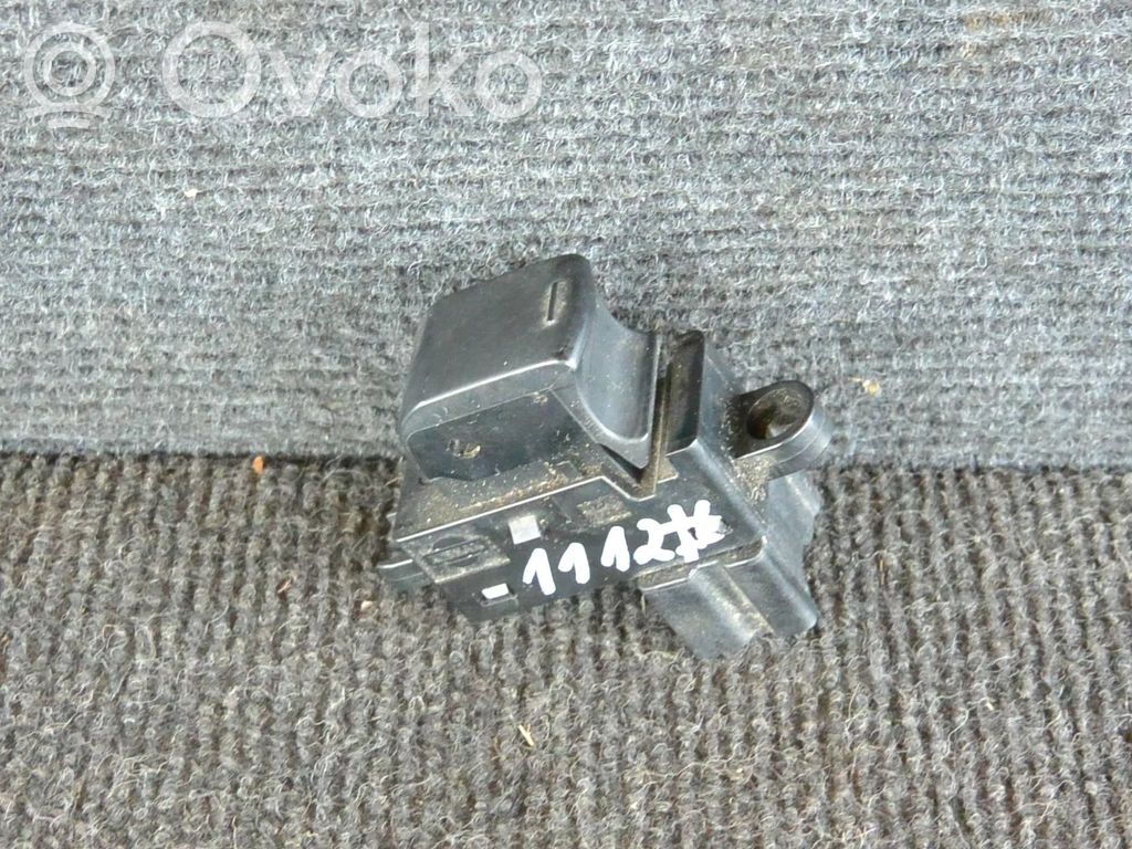 Elektrisko logu slēdzis   25411ED00A