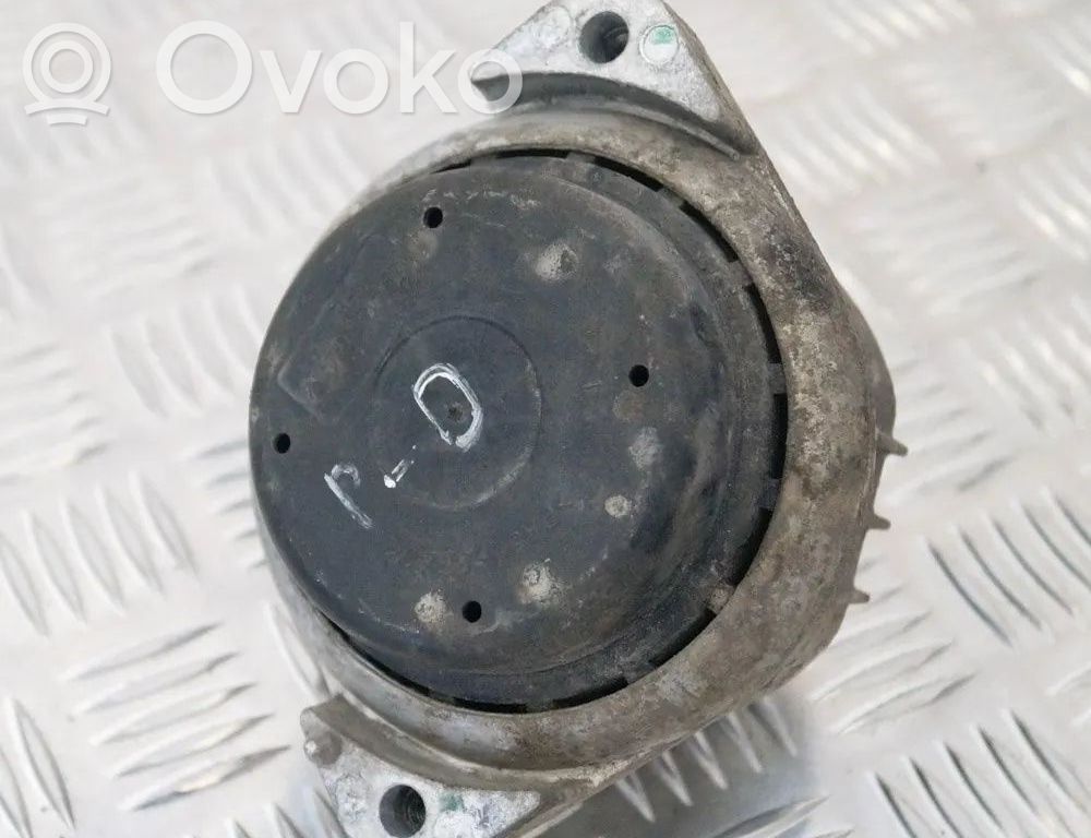 Moottorin kiinnikekorvake   6768853