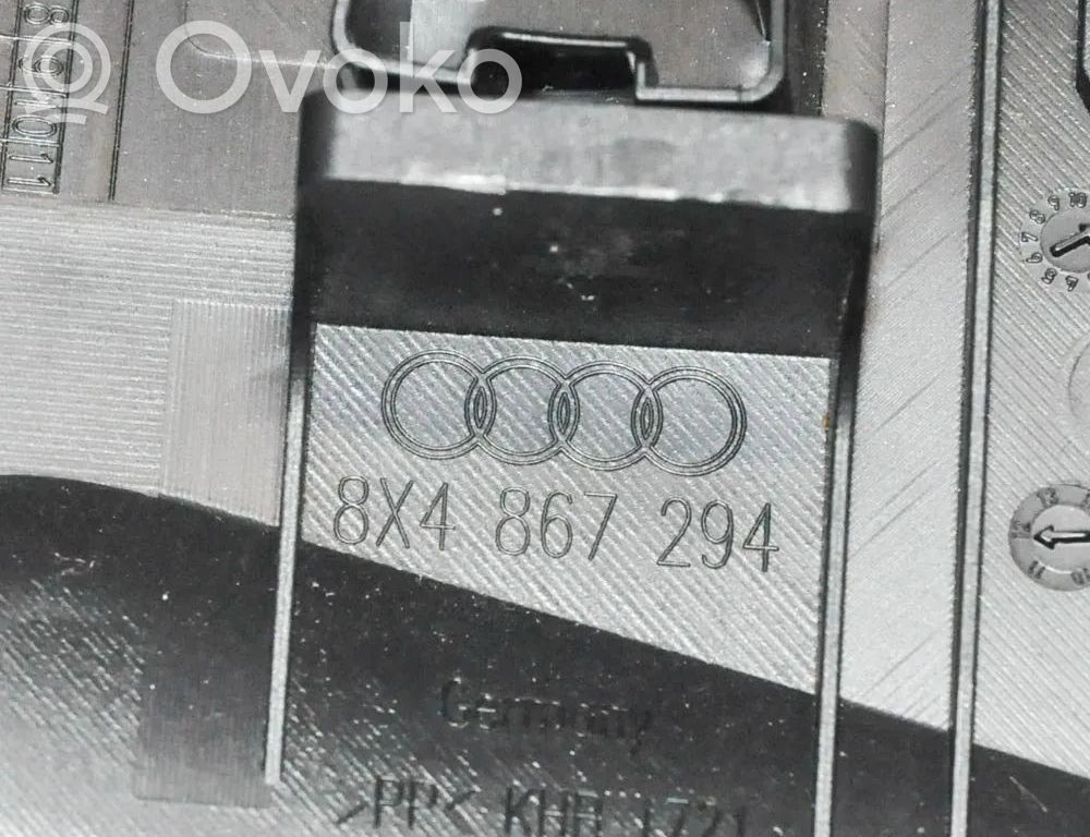 Audi A1 B-pilarin verhoilu (yläosa) 