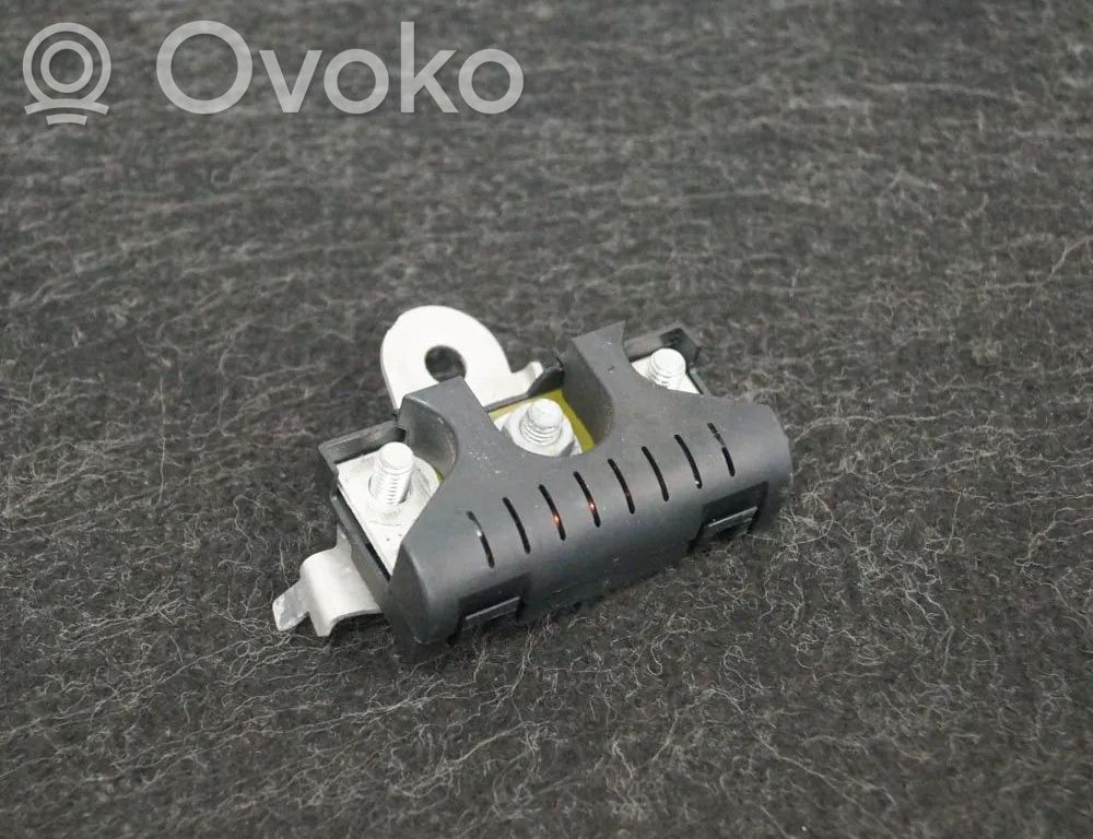 Audi A8 S8 D3 4E Pystyantennivahvistin 