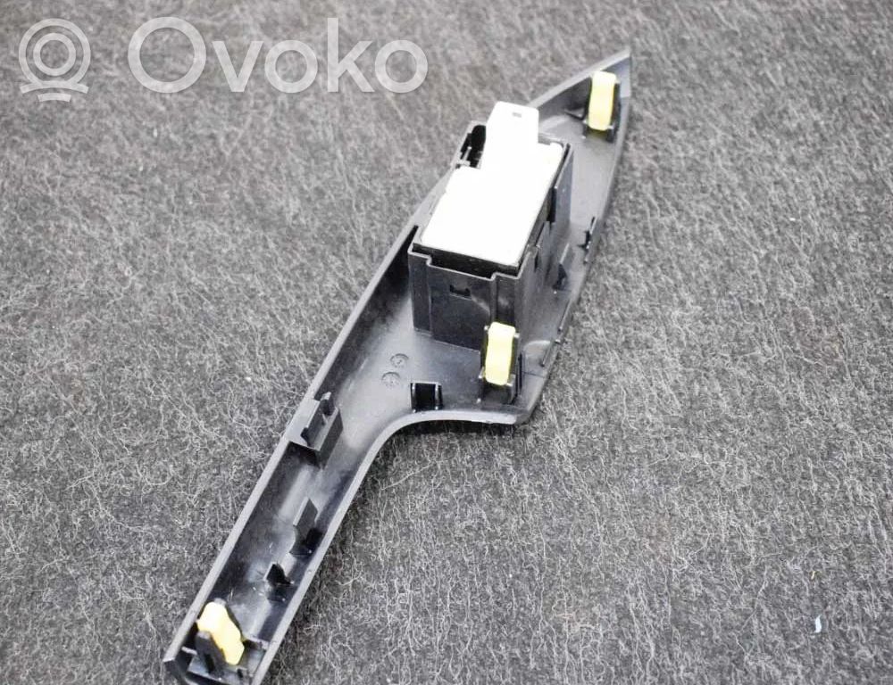 Lexus CT 200H Electric window control switch 