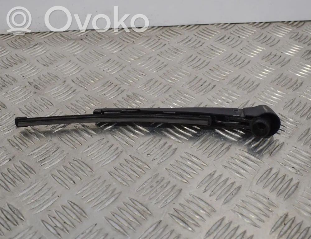 Mercedes-Benz A W176 Ramię wycieraczki szyby tylnej 