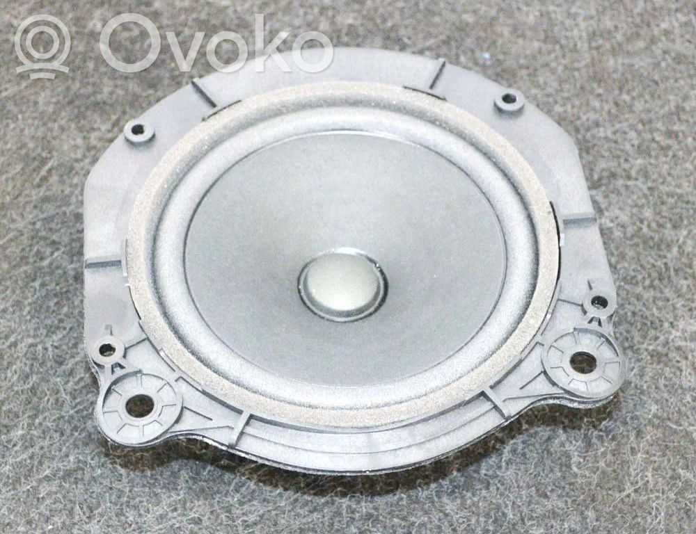 Tesla Model X Takaoven kaiutin 