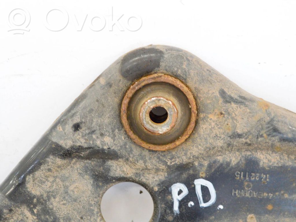 Nissan Qashqai Front lower control arm/wishbone 
