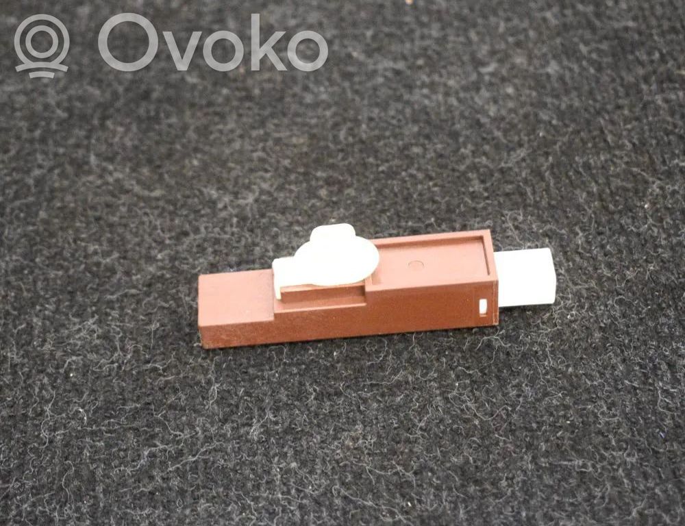 Toyota RAV 4 (XA40) Aerial antenna amplifier 