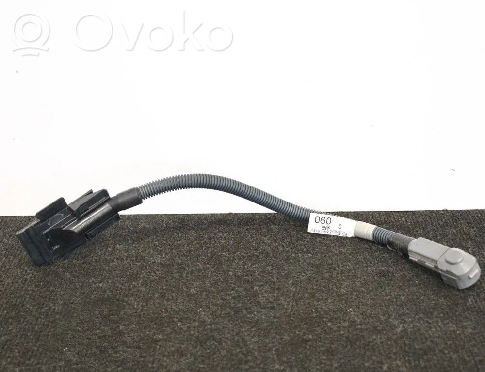Toyota RAV 4 (XA40) Maakaapeli, akku 