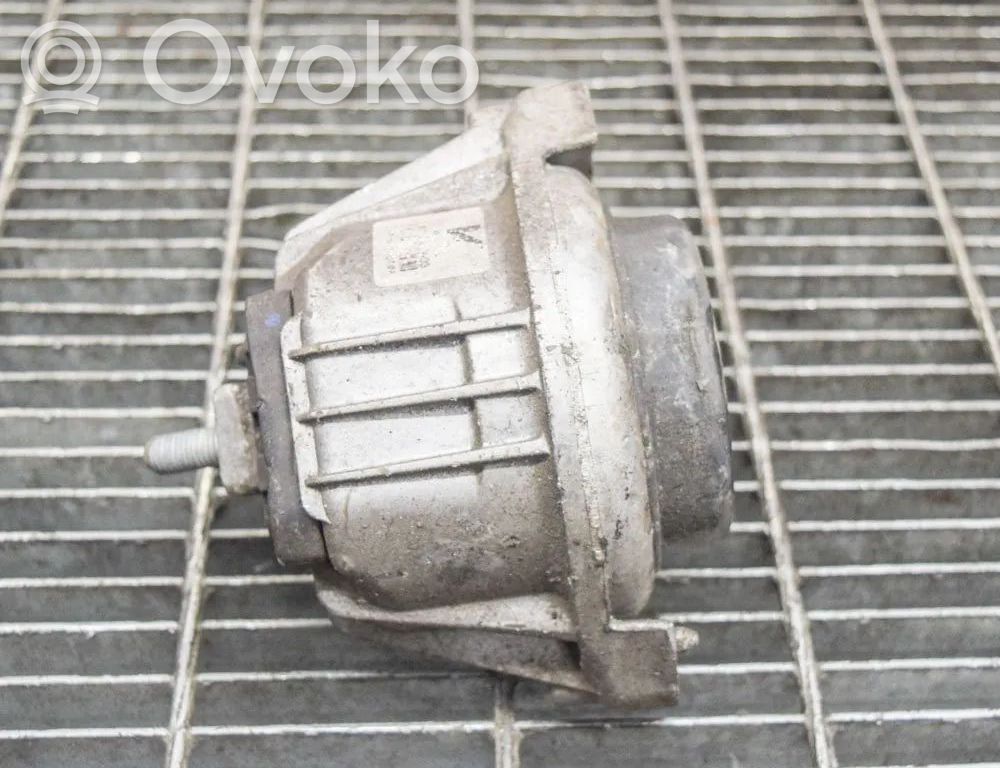 Soporte de montaje del motor   13981112