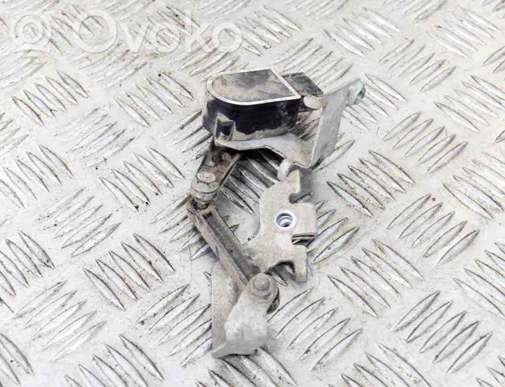Volvo XC40 Czujnik poziomowania tylnego zawieszenia pneumatycznego 