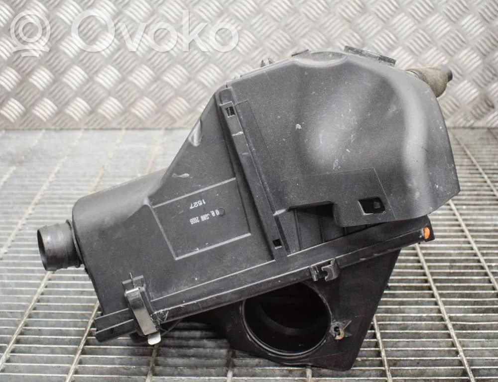 Air filter box   7806964