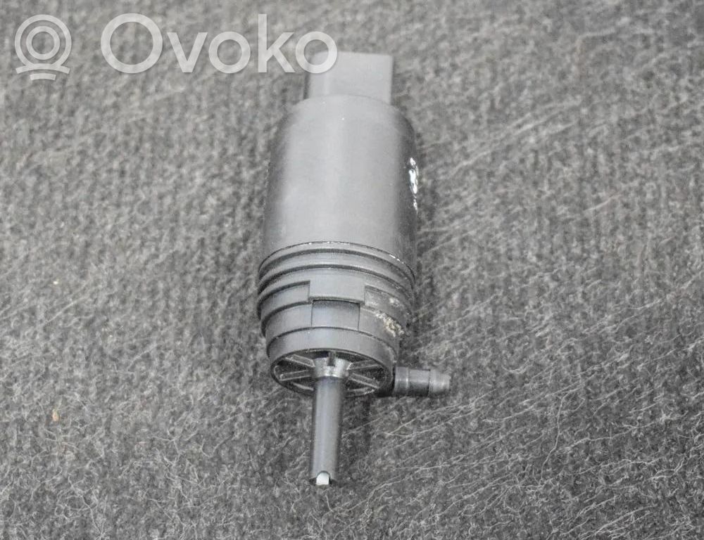 Windscreen/windshield washer pump   7199567