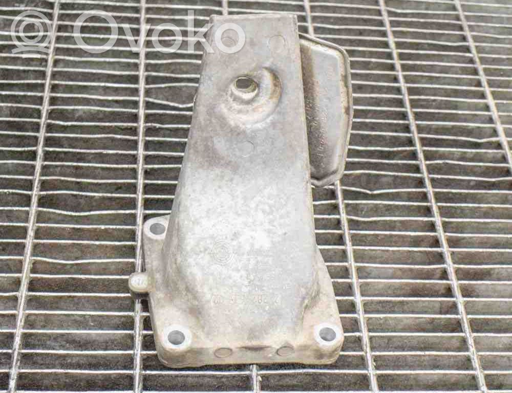BMW 5 E60 E61 Engine mounting bracket 